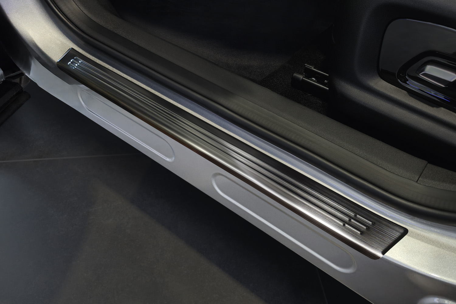 Nakładki na progi do Omoda 5