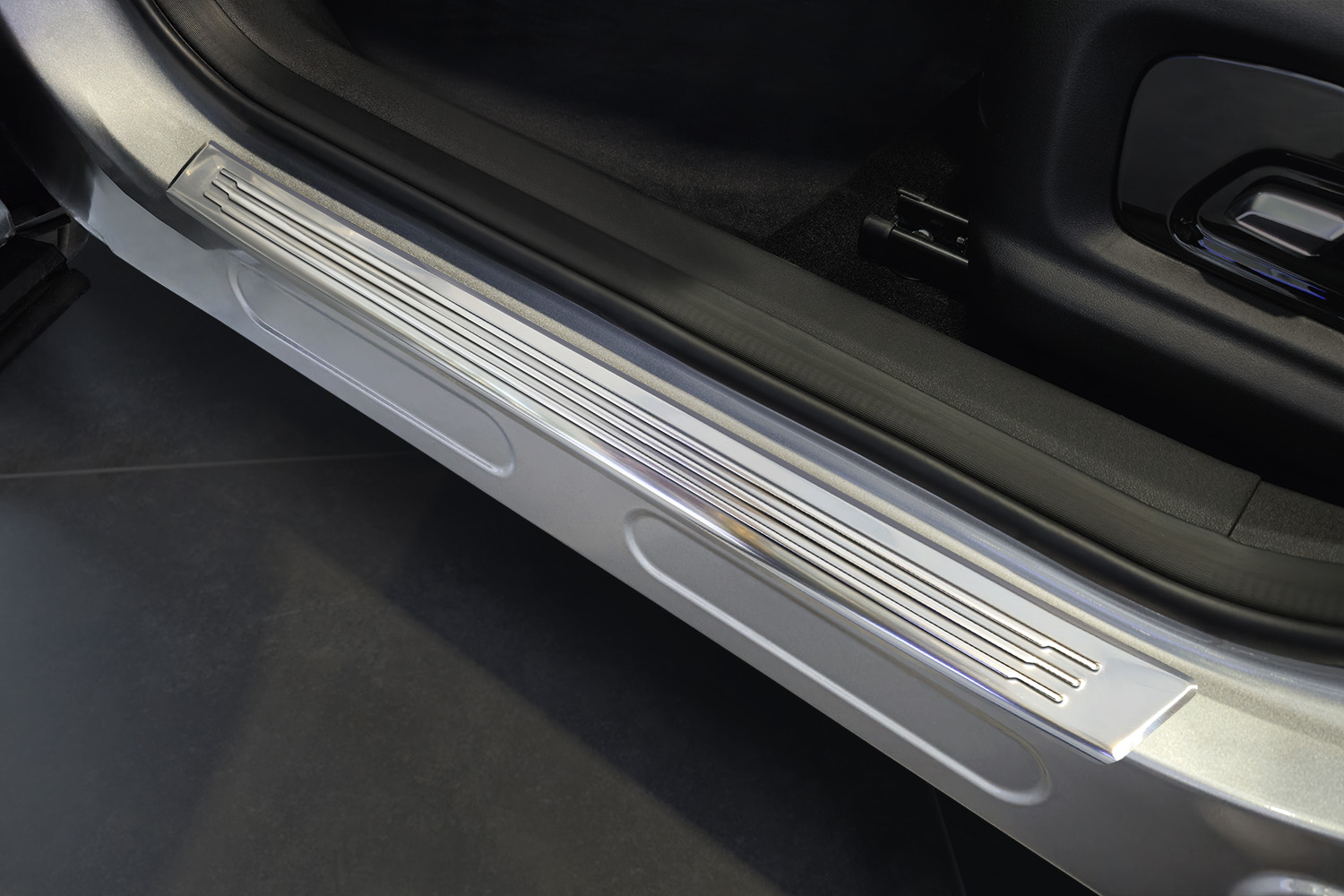 Nakładki na progi do Omoda 5