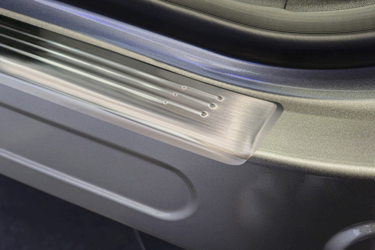 Nakładki ochronne na progi Omoda 5