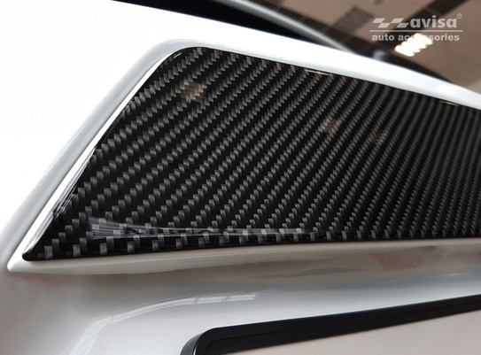 Listwa ozdobna na klapę bagażnika Nissan Micra Carbon 