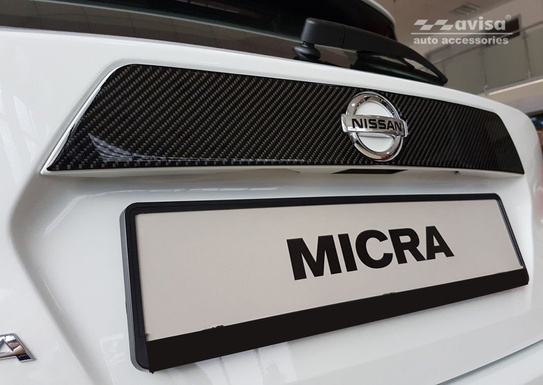 Listwa ozdobna na klapę bagażnika Nissan Micra Carbon 