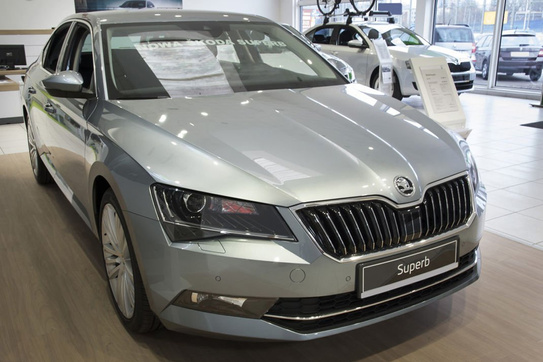 Nakładka na zderzak tylny SKODA SUPERB 3 LIFTBACK (Czarna)