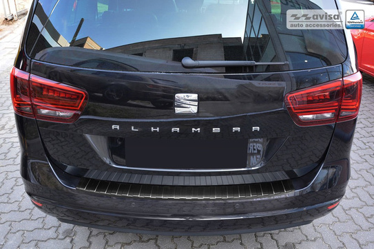 Volkswagen Sharan 2 Czarna nakładka (listwa) ochronna na zderzak tylny.