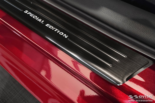 Nakładki ochronne progowe TOYOTA CROSS