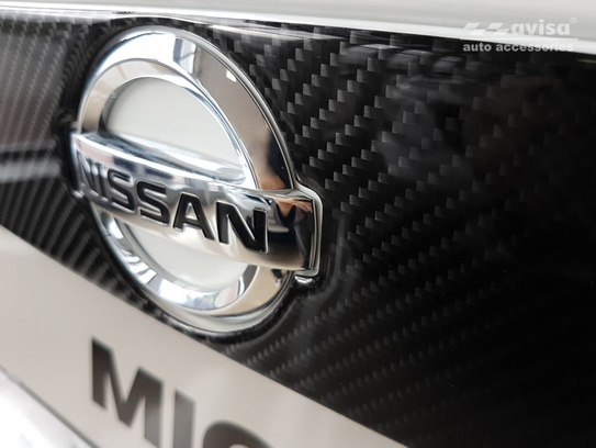 Listwa ozdobna na klapę bagażnika Nissan Micra Carbon 