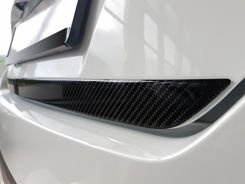 Listwa ozdobna na klapę bagażnika Nissan Micra Carbon 