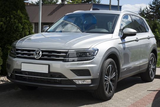 Volkswagen Tiguan 2 Czarna Nakładka (listwa) ochronna na zderzak tylny